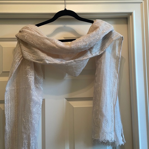 Lucky Brand Accessories - Lucky Brand summer embroidered scarf